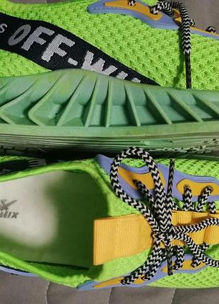 Кросівки літні.