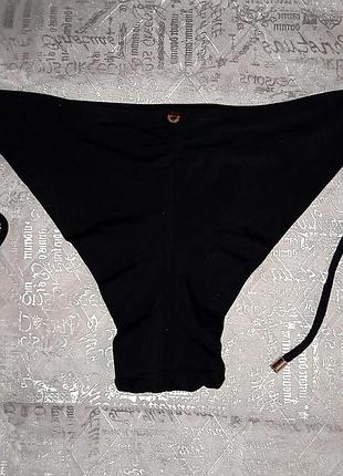 Плавки на пишні форми.