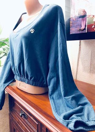 Невероятно приятный мякустенький короткий свитер в спортивном стиле