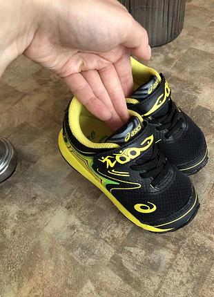 Кросівки asics