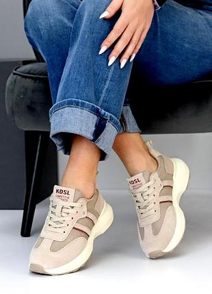 Женские кроссовки