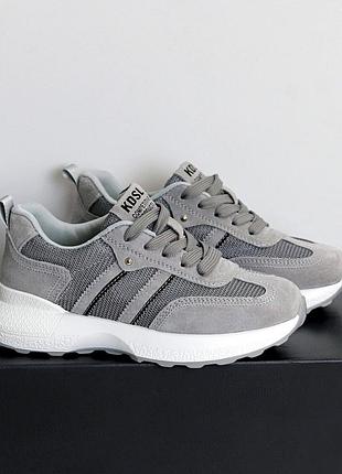 Женские кроссовки серые