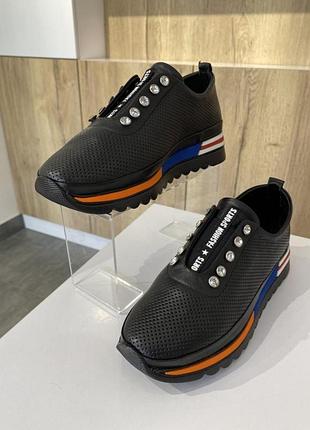 Кросівки шкіряні