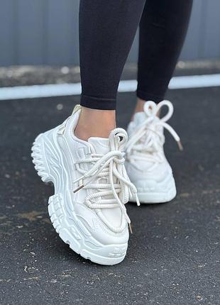 Женские кроссовки
