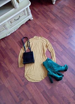 Горчичное платье prettylittlething