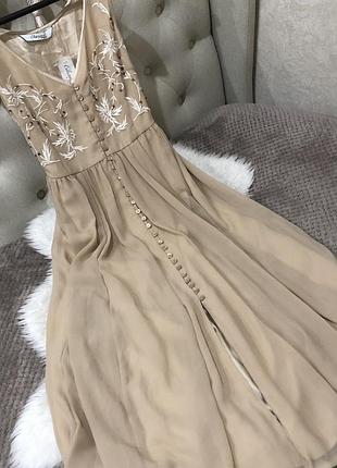 Сукня довга нюдового кольору з вишивкою changes by together р.14