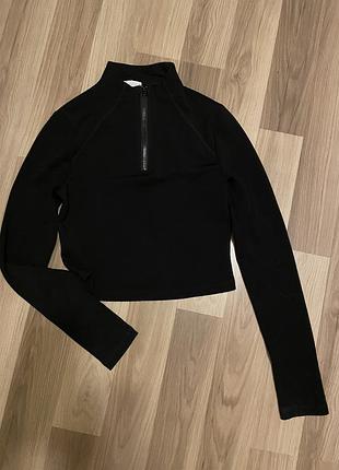 Чорна кофтинка на весну