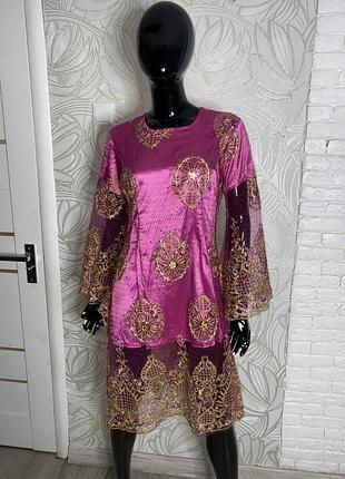 Сукня плаття подовженими рукавами