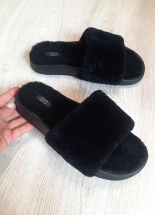 Хутряні шльопанці капці з хутром fitflop чорниці