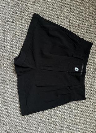 Базові жіночі шорти вільного крою на гудзику та блискавці з високою талією,з кишенями чорні