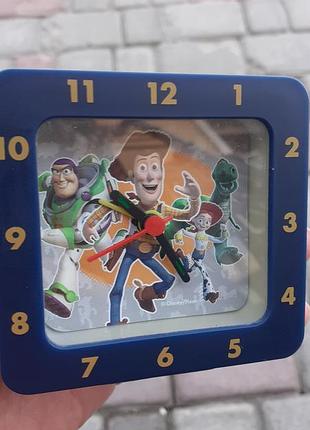Будильник на батарейках disney toy story история игрушек.с будильником.рабочий.8*8*3,5см.