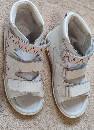 Ортопедичні сандалі 31 розмір по устілці 19.0-19.5 см.