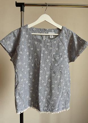 Красива нарядна жіноча футболка блуза