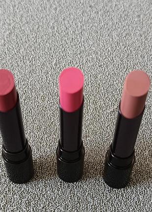 Суперзволожувальна помада для губ mary kay