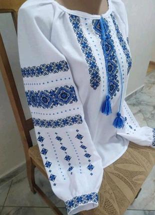 Жіноча вишиванка