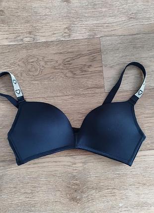 Черный бюстгальтер с сердечками и камушками на бретелях