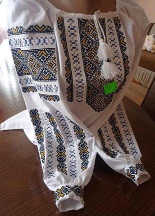 Жіноча вишиванка