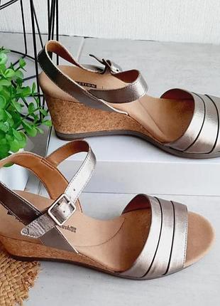 Кожаные босоножки clarks2 фото