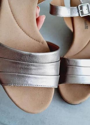 Кожаные босоножки clarks4 фото