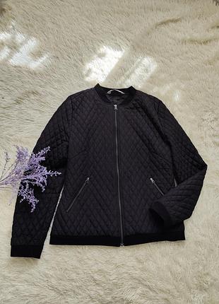 Бомбер in front