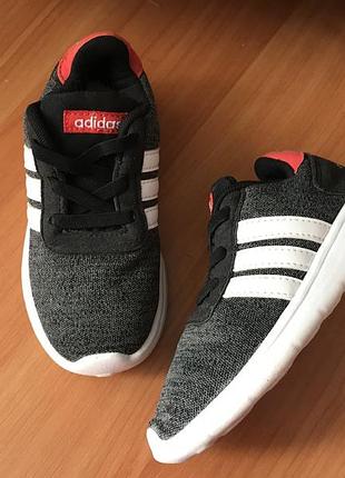 Кроссовки adidas 26 г.