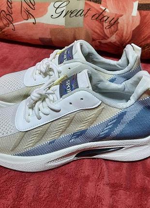 Кросівки чоловічі 2