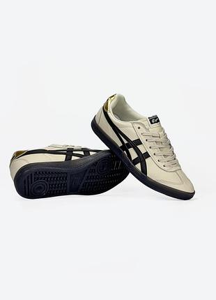 Кросівки жіночі