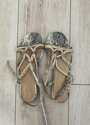 Босоніжки 37 розмір