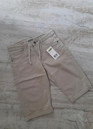 Шорти чінос