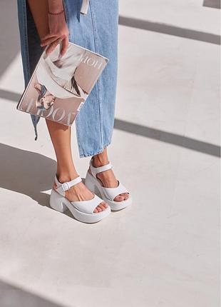 Кожаные белые босоножки на каблуке,36-41