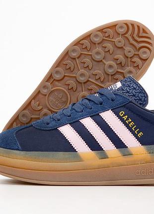 Кросівки жіночі