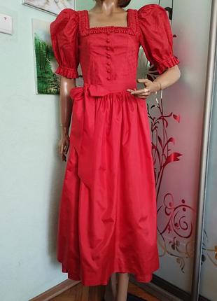 Шовкова австрійська сукня з фартухом