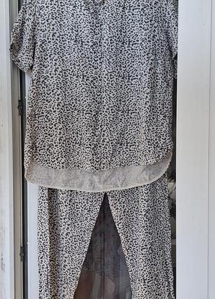 Летний костюм в анималистический принт s-m
