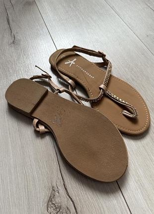 Шльопки босоніжки