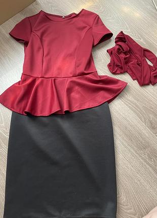 Плаття із баскою