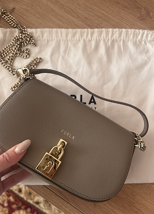 Сумка furla, оригінал, сіро-бежева, на ланцюжку