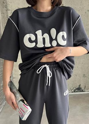 Жіночий костюм футболка з написом ch!c chic оверсайз і + джогери джоггери штани чорний сірий