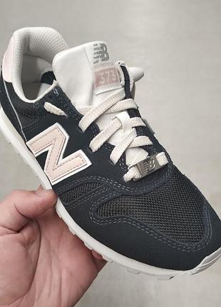 Нові жіночі кросівки new balance 373