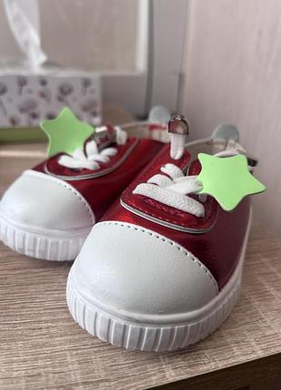 Яскраві кеди для малюка