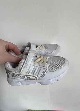 Дитячі кросівки