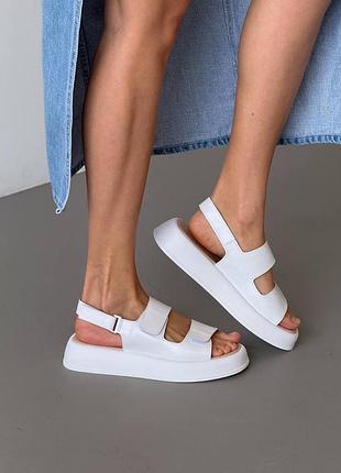 Босоніжки сандалі білі натуральна шкіра на липучці танкетці