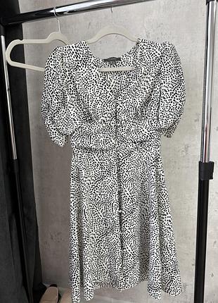 Красива жіноча сукня міні короткими рукавами, вільного крою, в ідеальному стані