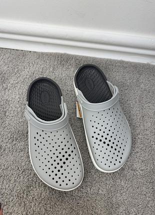 Сірі чоловічі крокси crocs inmotion atmosphere