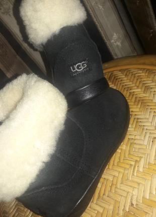 Зимові черевики дівчинці ugg australia 26р