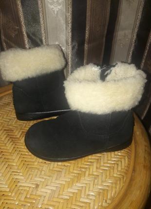 Зимние ботинки девочке ugg australia 26р2 фото