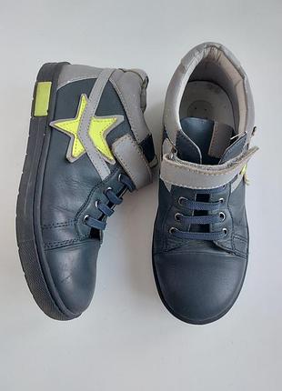 Брендовые кожаные кроссовки со светоотражающими элементами