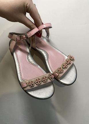 Босоніжки для підлітків