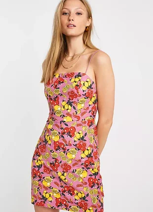 Брендовое платье принт лимоны в составе лен тренд от urban outfetters