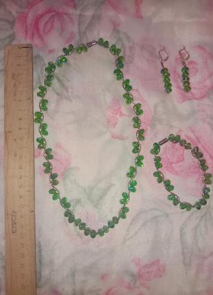 Комплект ожерелье бусы браслета серьги салатового цвета чешское стекло