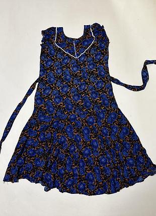 Яскрава сукня